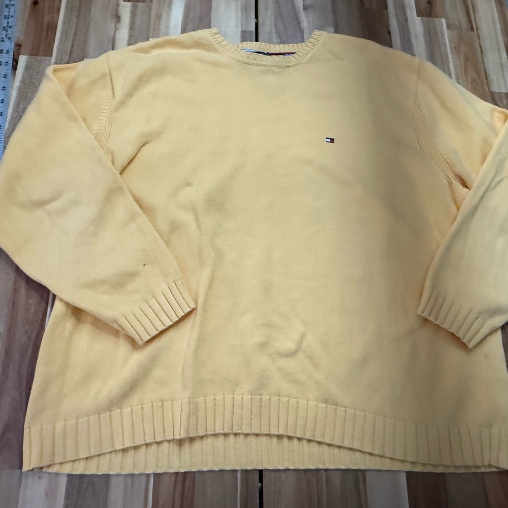 Tommy Hilfiger Men's Light Yellow Crewneck Sweater
